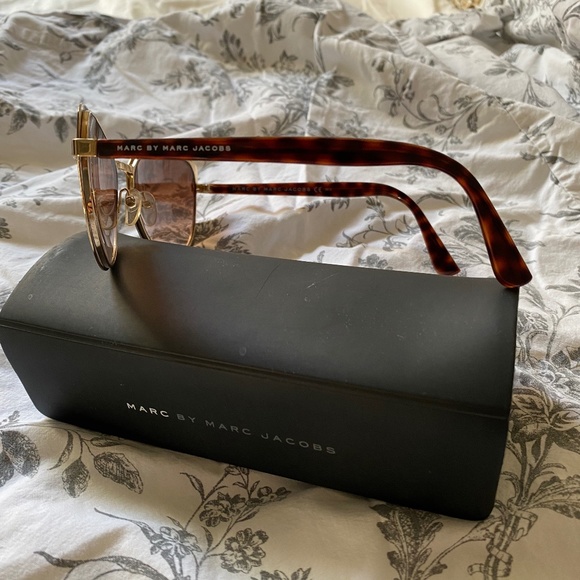 Marc by Marc Jacobs MDJCC Cat Eye Sunglasses, Tortoise Shell and Gold - Picture 4 of 6